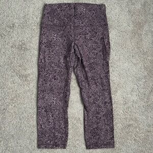 LULULEMON capri leggings, women’s size 8, high waisted. Flawless EUC
